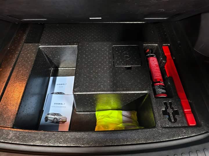 Geely Galaxy L7 2025 2025款 EM-i 115km 探索+版