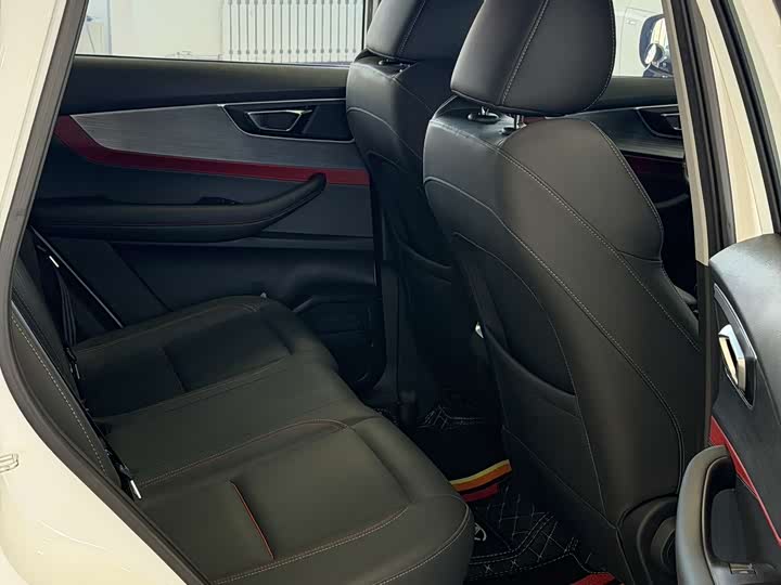 Chery Tiggo 7 Plus 2022 2022款 1.5T CVT 贵妃黄限定版 尊贵型