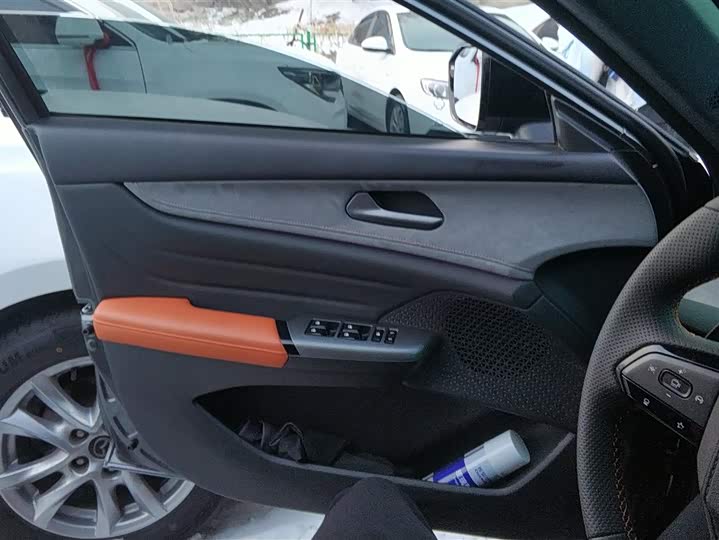 Changan UNI-V 2025 2025款 1.5T 500Bar尊贵运动型