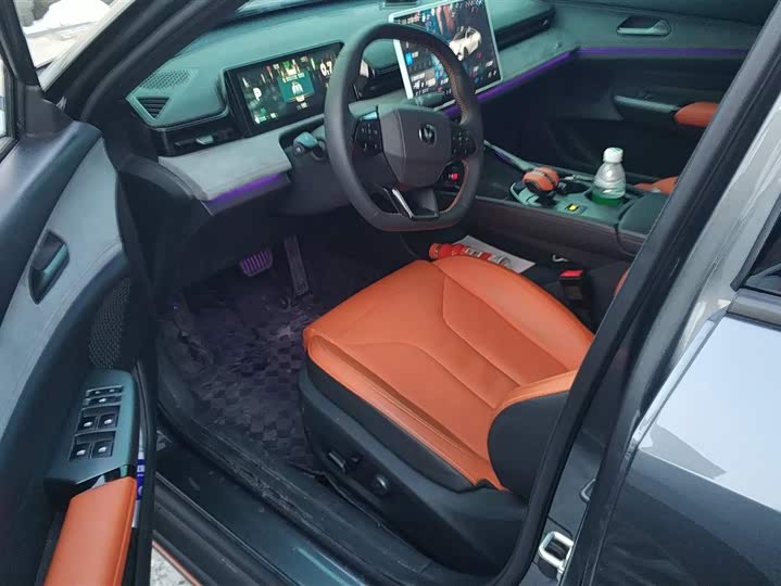 Changan UNI-V 2025 2025款 1.5T 500Bar尊贵运动型