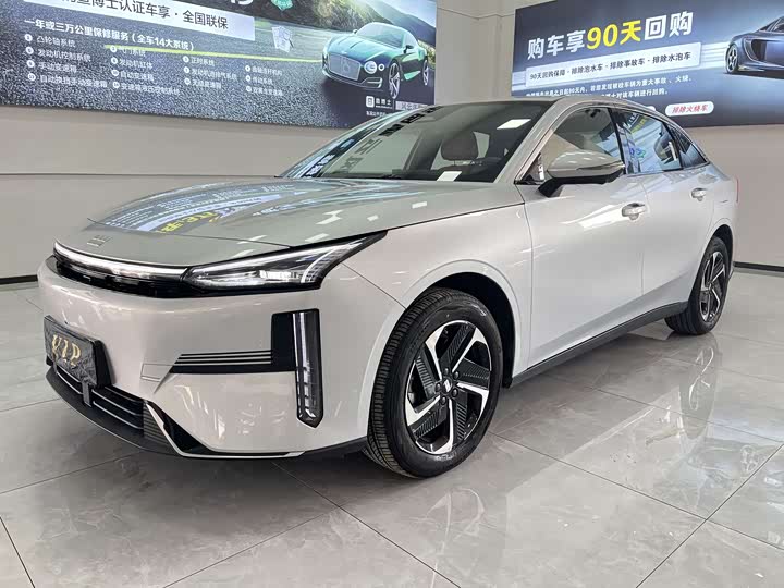 Geely Galaxy L6 2025 2025款 EM-i 140km 星舰版