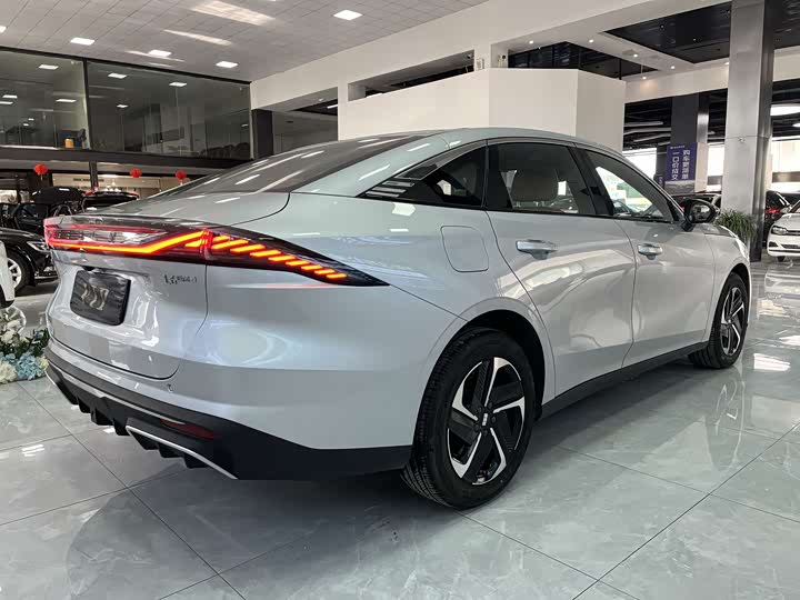 Geely Galaxy L6 2025 2025款 EM-i 140km 星舰版