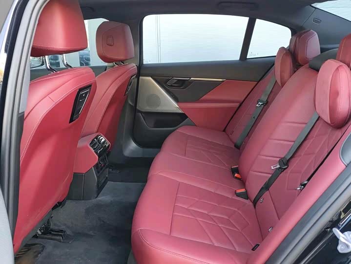 BMW i5 2025 2025款 eDrive 35L M运动套装