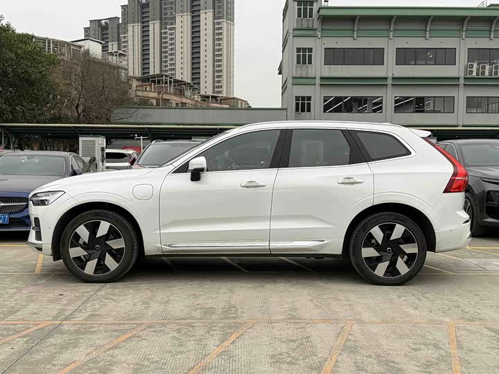Volvo XC60 Hybrid 2025 2025款 插电式混动 长续航四驱智远豪华版