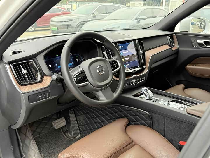 Volvo XC60 Hybrid 2025 2025款 插电式混动 长续航四驱智远豪华版