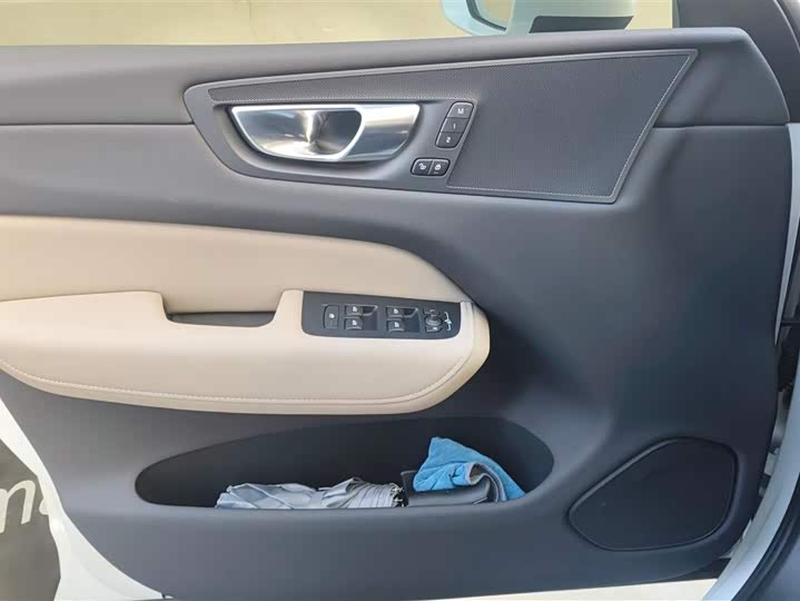 Volvo XC60 2026 2026款 B5 四驱智逸豪华版