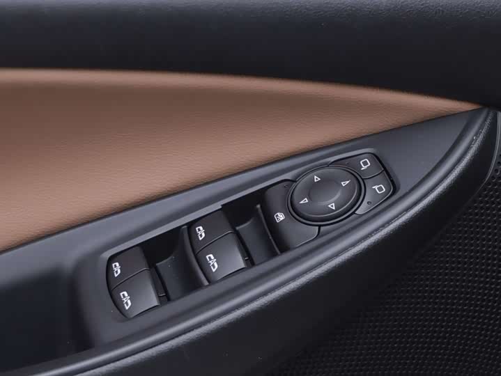 Buick GL6 2021 2021款 323T 轻混动互联豪华型