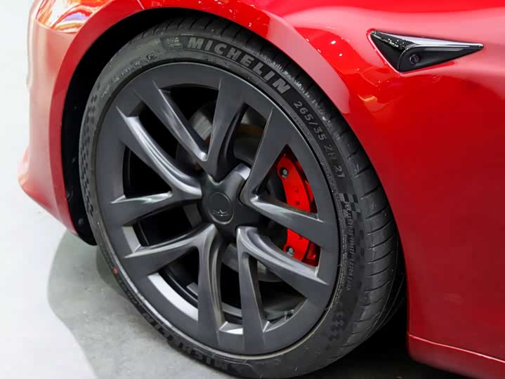 Tesla Model S 2023 2023款 三电机全轮驱动 Plaid版