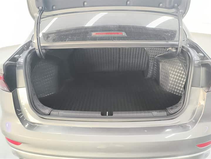 Geely Emgrand 2025 2025款 第4代 1.5L CVT龙腾版