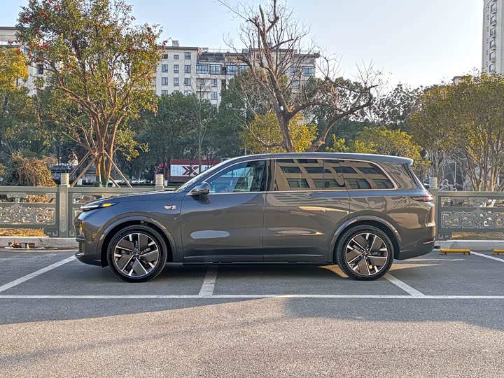 2025 LiXiang L9