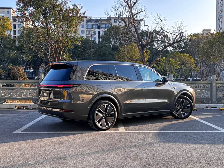 2025 LiXiang L9
