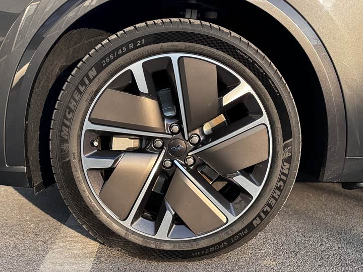 LiXiang L9 2025 2025款 Ultra 智能焕新版