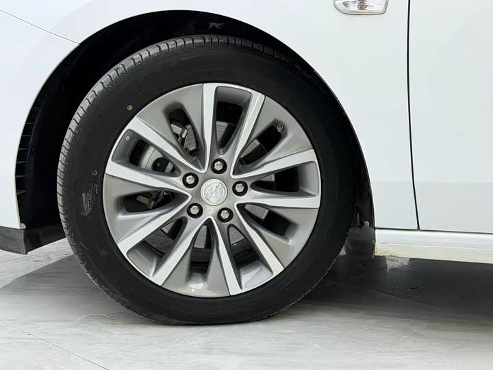 Buick GL6 2021 2021款 323T 轻混动互联豪华型