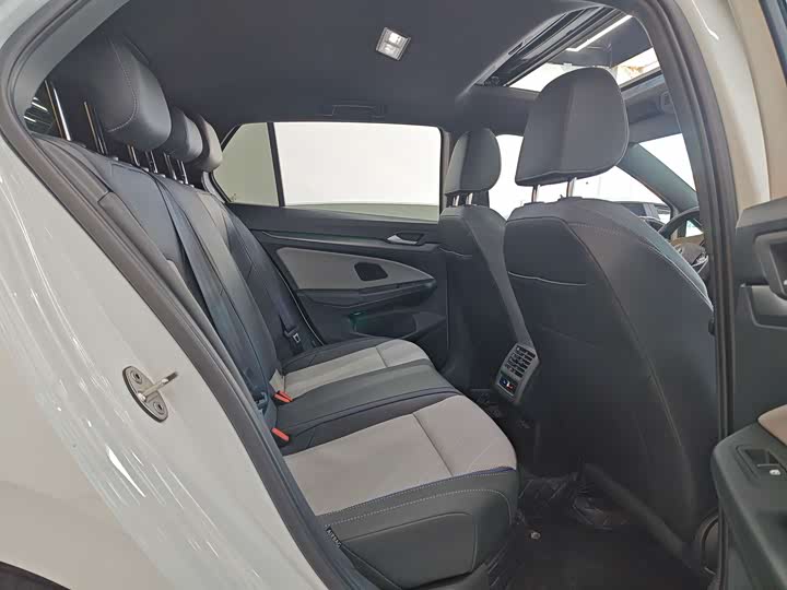 Volkswagen Golf 2025 2025款 300TSI R-Line