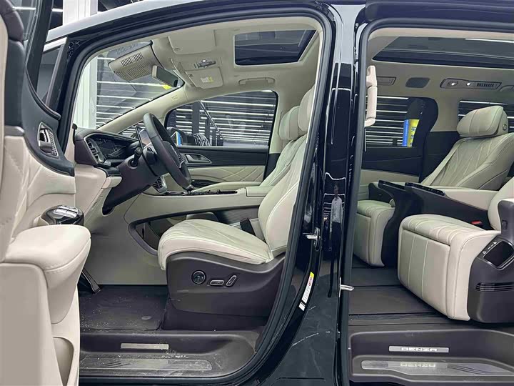 Denza D9 2025 2025款 DM-i 智驾版 1020 四驱旗舰型