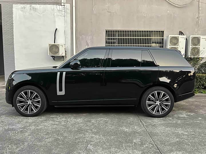 Land Rover Range Rover 2025 2025款 3.0 L6 400PS 创世加长版