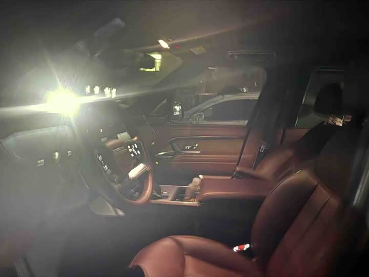 Land Rover Range Rover 2025 2025款 3.0 L6 400PS 创世加长版