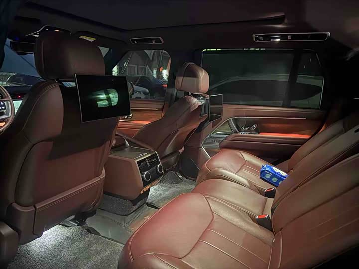 Land Rover Range Rover 2025 2025款 3.0 L6 400PS 创世加长版