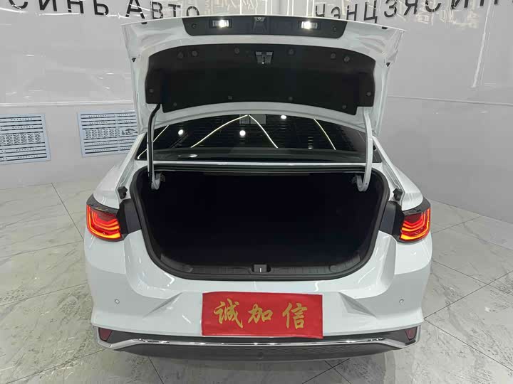 2022 Geely Emgrand L