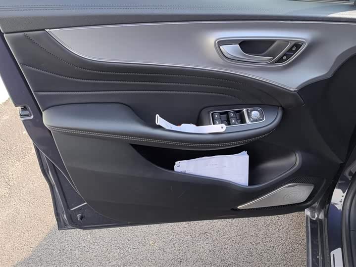 Roewe iMax 8 2022 2022款 400TGI 尊荣版