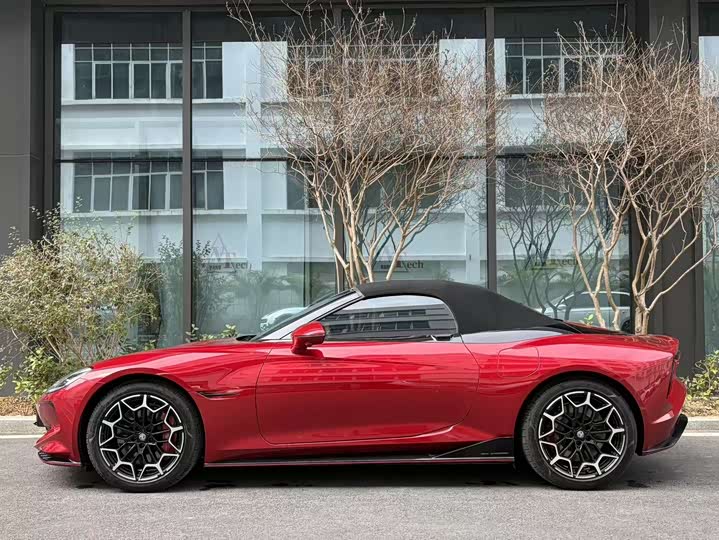 MG Motor Cyberster 2024 2024款 501km 魅力心动版