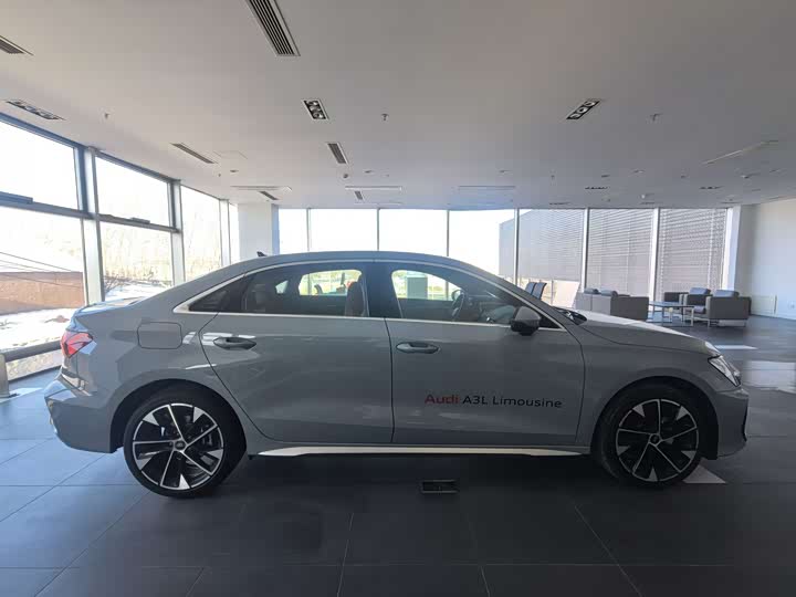 Audi A3 2025 2025款 A3L Limousine 35TFSI 飞驰尊享型