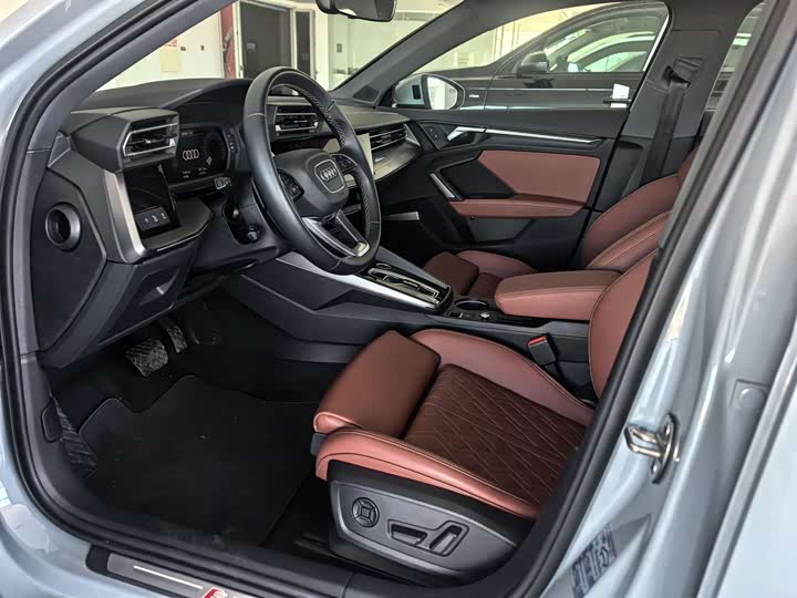 Audi A3 2025 2025款 A3L Limousine 35TFSI 飞驰尊享型