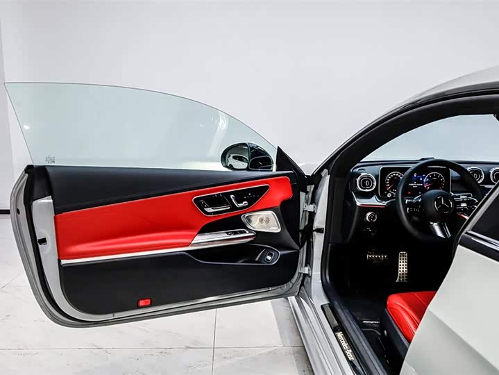 Mercedes-Benz CLE-Class 2025 2025款 CLE 300 4MATIC 豪华型轿跑车