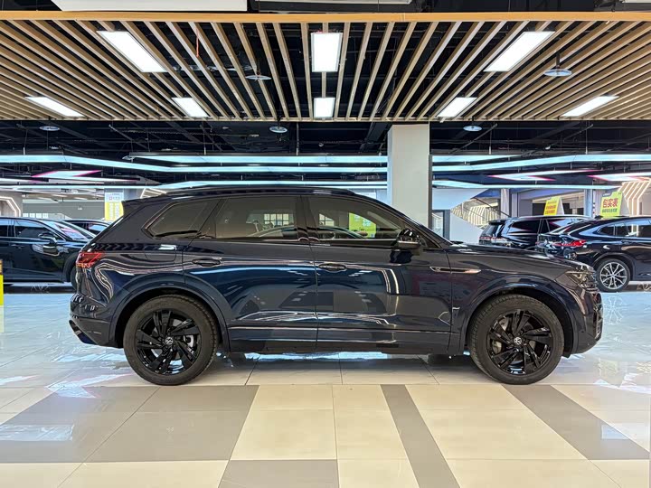 Volkswagen Touareg 2023 2023款 3.0TSI 锐享版 曜黑运动套装