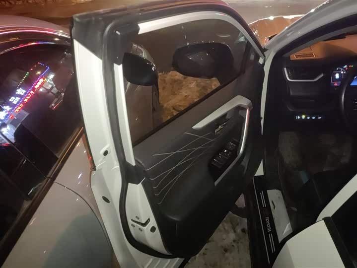 Toyota RAV4 2024 2024款 2.0L CVT两驱风尚Plus版