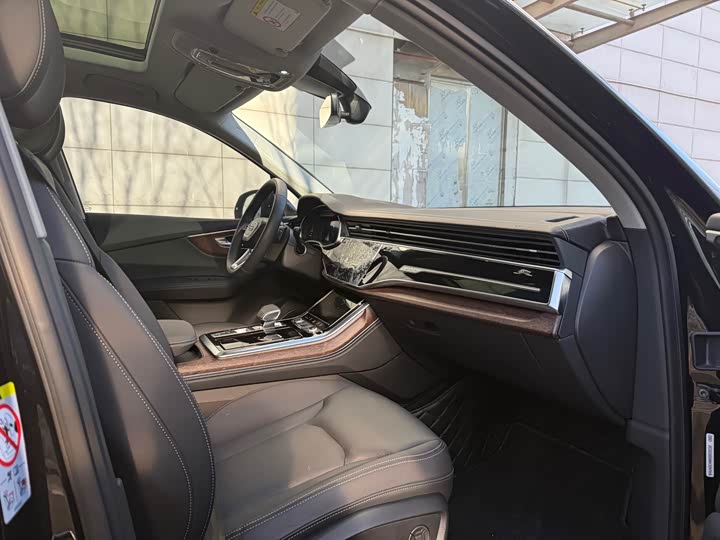 Audi Q7 2025 2025款 55 TFSI quattro S line冰雪运动版