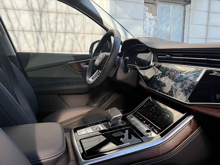 Audi Q7 2025 2025款 55 TFSI quattro S line冰雪运动版