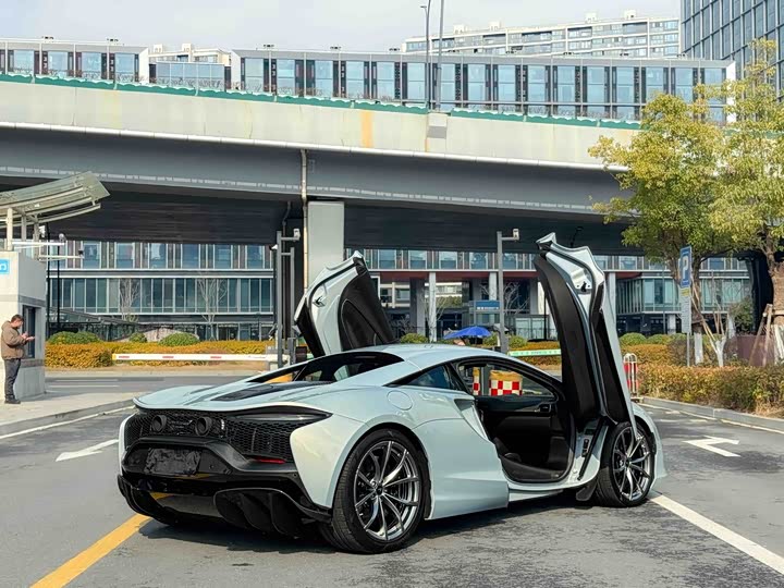 McLaren Artura 2023 2023款 3.0T Hybrid 标准型