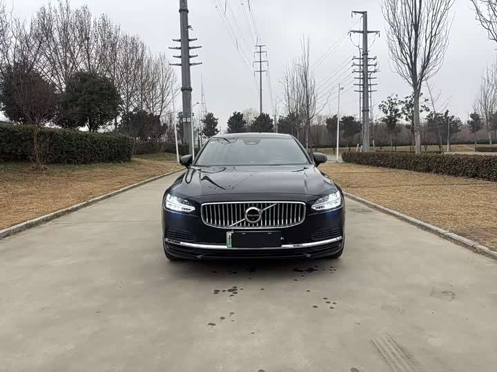 2025 Volvo S90 Hybrid