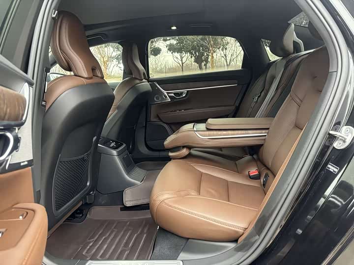 2025 Volvo S90 Hybrid