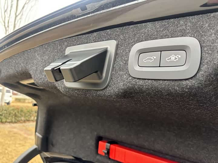 Volvo S90 Hybrid 2025 2025款 插电式混动 四驱长续航智雅豪华版