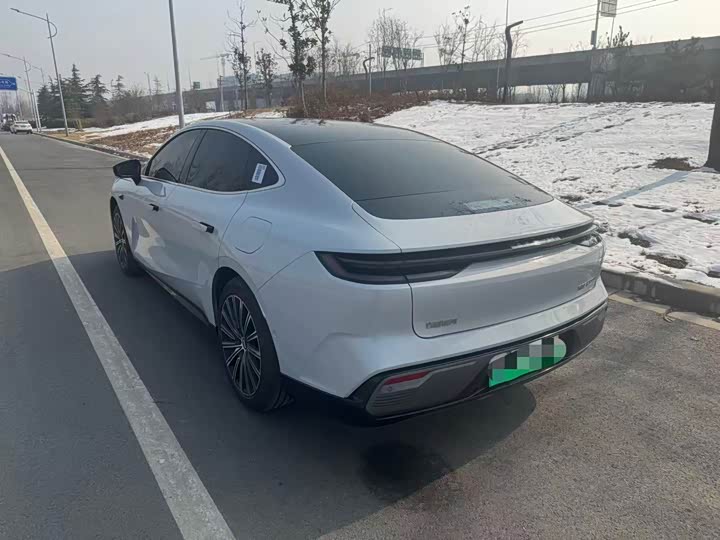 Geely Galaxy Starshine 8 EM-i 2025 2025款 130km EM-i 尊贵版