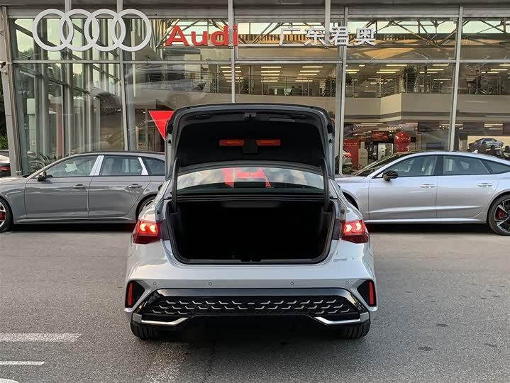 Audi A3 2025 2025款 A3L Limousine 35TFSI 飞驰尊享型