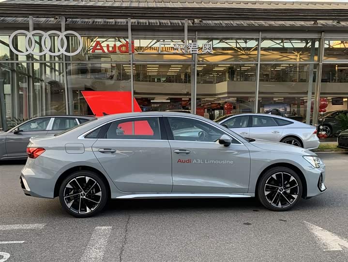 Audi A3 2025 2025款 A3L Limousine 35TFSI 飞驰尊享型