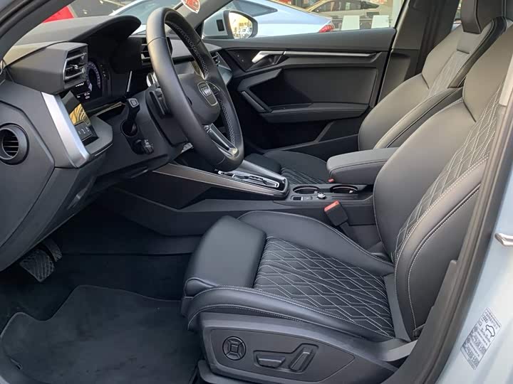 Audi A3 2025 2025款 A3L Limousine 35TFSI 飞驰尊享型