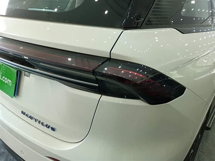 Lincoln Nautilus 2025 2025款 2.0T 四驱尊逸混动版