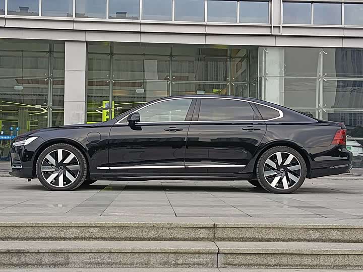 Volvo S90 Hybrid 2024 2024款 插电式混动 四驱长续航智雅豪华版