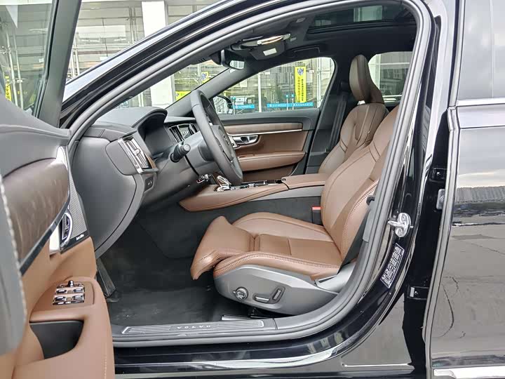 Volvo S90 Hybrid 2024 2024款 插电式混动 四驱长续航智雅豪华版