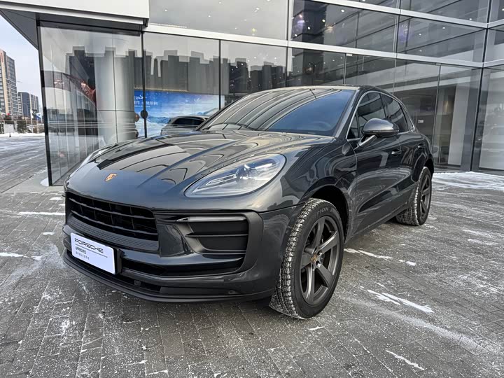 2025 Porsche Macan