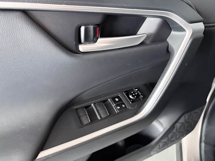 Toyota Wildlander 2024 2024款 双擎 2.5L E-CVT四驱豪华PLUS版