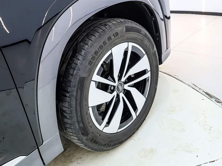 Audi Q6 2023 2023款 40 TFSI quattro 观云型 羽林套装