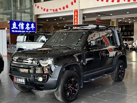 Land Rover Defender 2025 2025款 110 3.0T P400 暗黑特别版