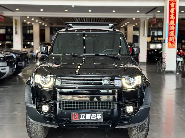 Land Rover Defender 2025 2025款 110 3.0T P400 暗黑特别版