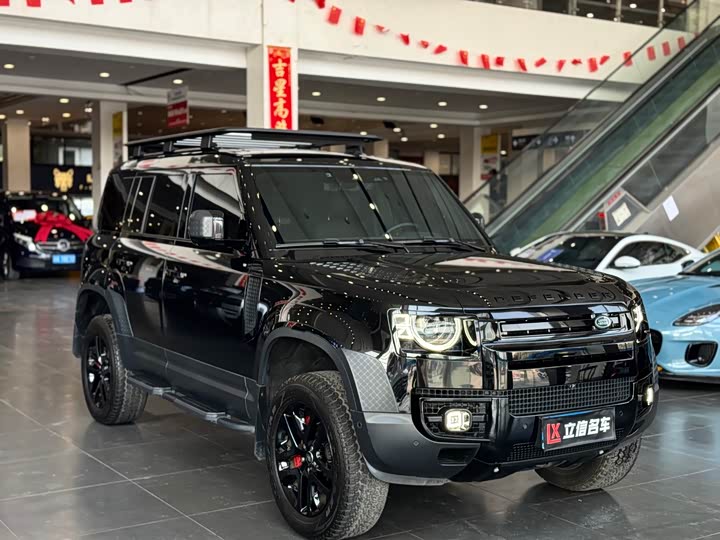 Land Rover Defender 2025 2025款 110 3.0T P400 暗黑特别版