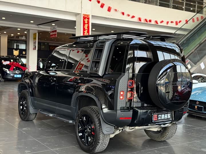 Land Rover Defender 2025 2025款 110 3.0T P400 暗黑特别版
